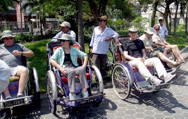 Vietnam Battlefield Tours, rickshaw tour of Hue Vietnam Battlefield Tours, rickshaw tour of Hue