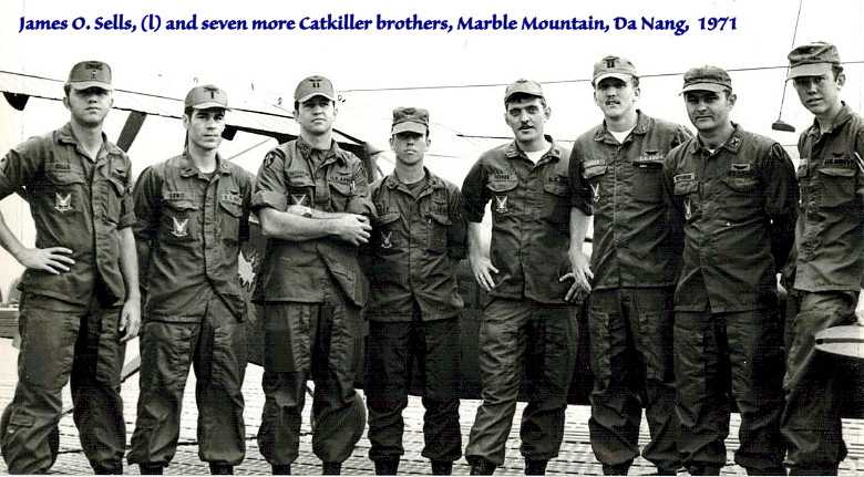 Jim Sells, Catkiller 21, and seven more btrothers, 220th Avn Co, 1971 Jim Sells, Catkiller 21, and seven more btrothers, 220th Avn Co, 1971